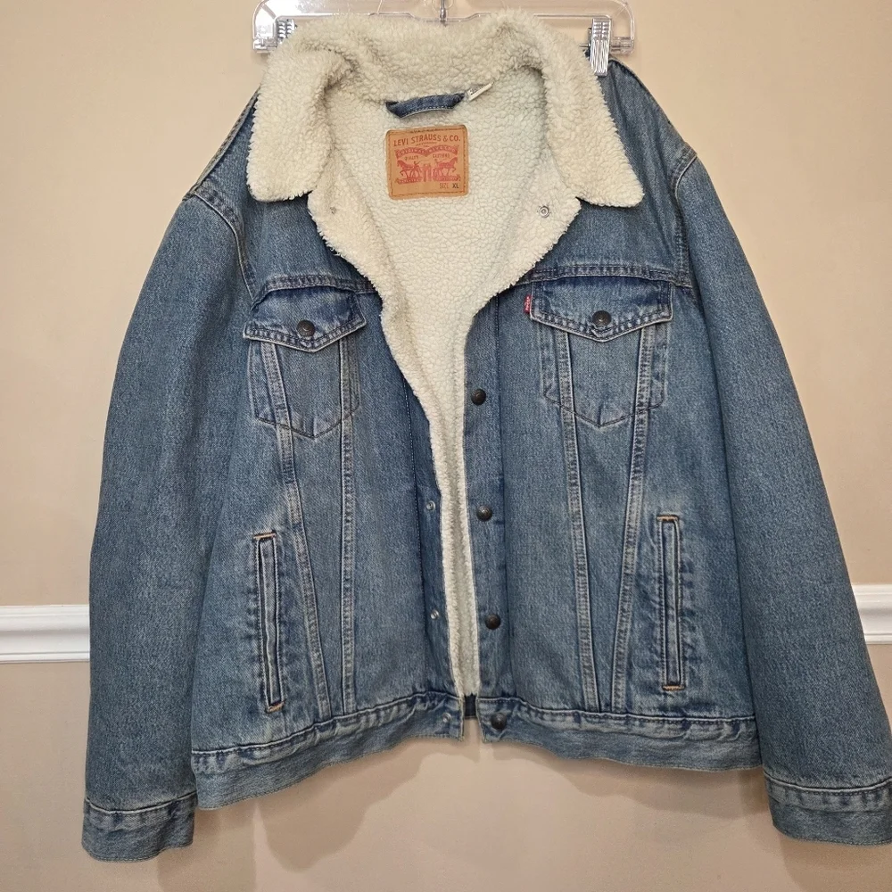 Levi's Classic Blue Denim Jacket with Sherpa Lining XL